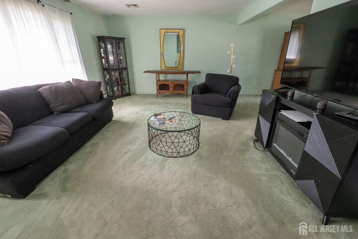 Property Photo:  52 Embroidery Street  NJ 08872 