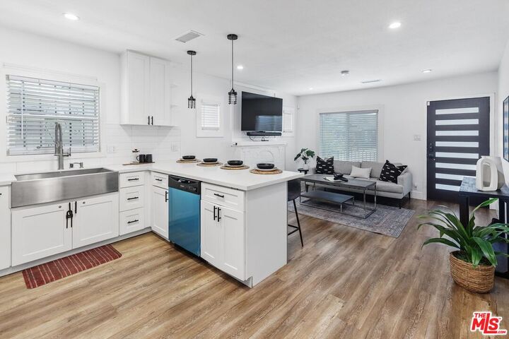 Property Photo:  1929 W 65th Pl  CA 90047 