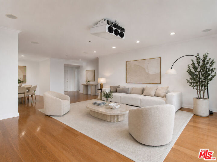 Property Photo:  10724 Wilshire Blvd  CA 90024 