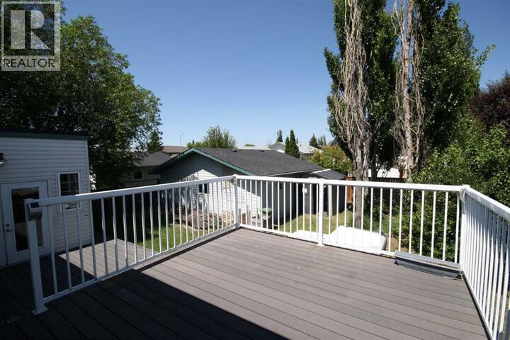 Property Photo: 209 Strathaven Bay AB T1P 1N4
