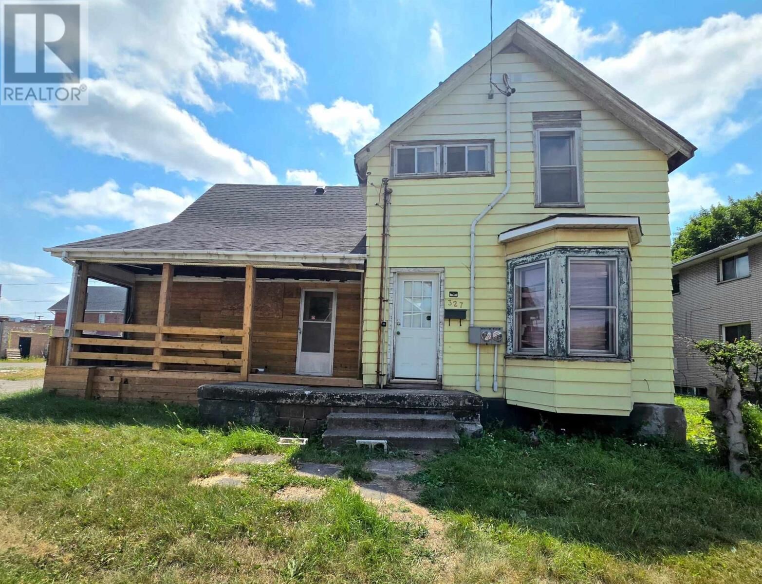 Property Photo:  327 Douglas St  ON P6C 1R9 