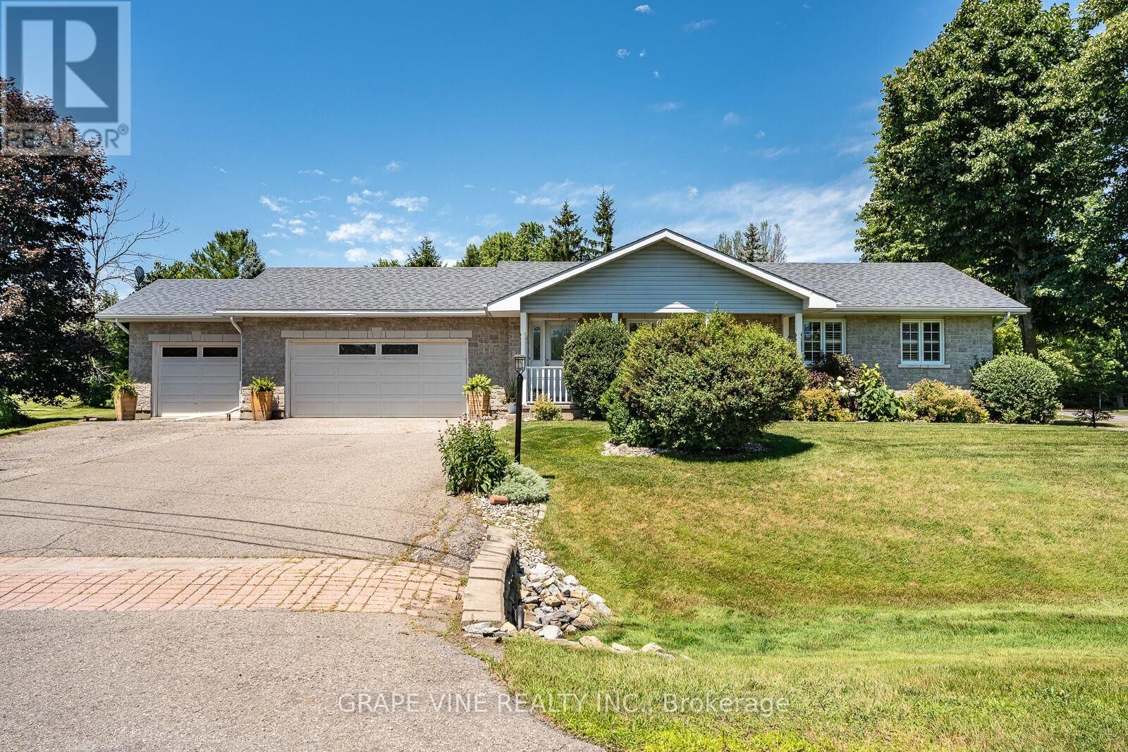 Property Photo: 8391 Rowan Dr Drive ON K0A 2P0
