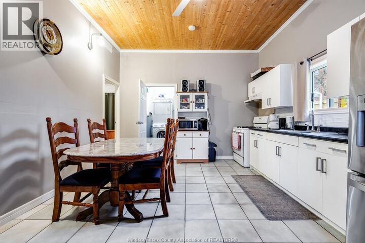 Property Photo:  402 Oak Street East  ON N8H 4V4 