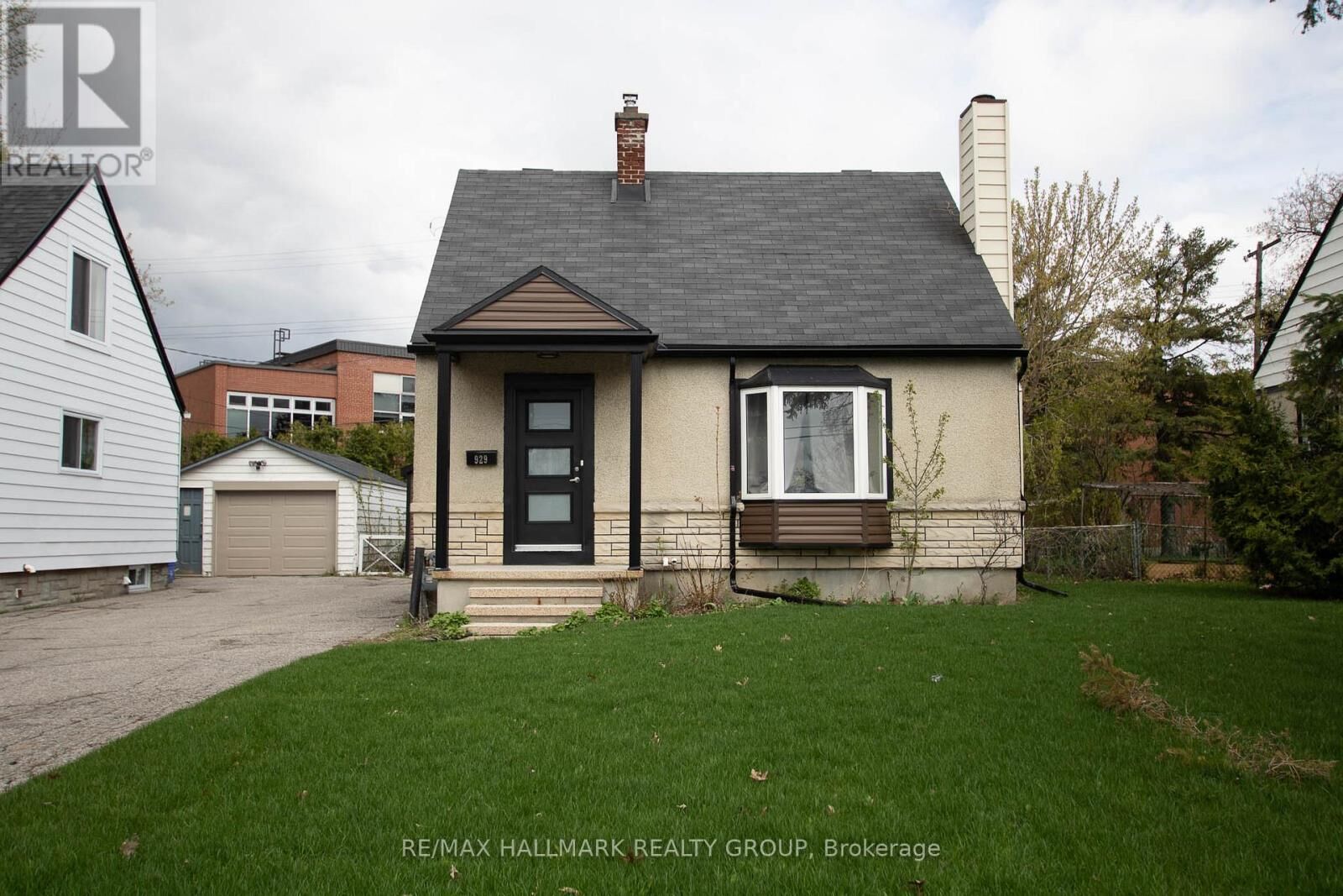 Property Photo:  929 Merivale Road  ON K1Z 5Z7 