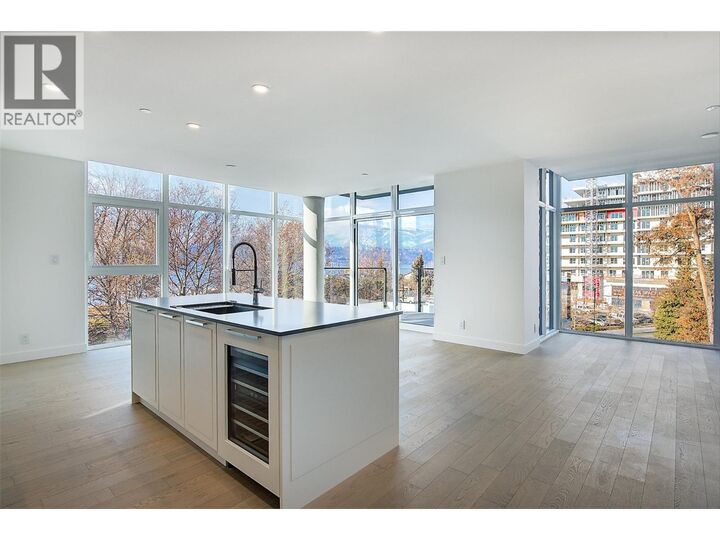 Photo de la propriété: 3389 Lakeshore Road 416 BC V1W 0G5