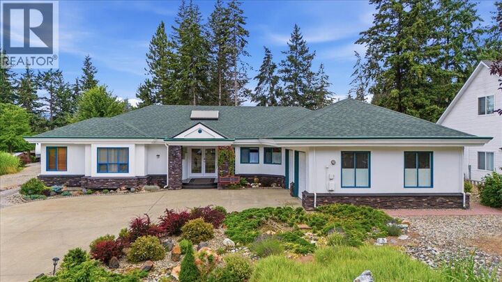 Property Photo: 15 Farchant Way BC V1T 6M1