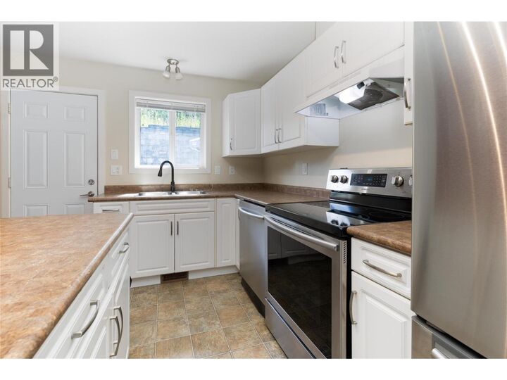 Property Photo:  171 17 Street Southeast 2  BC V1E 1P8 
