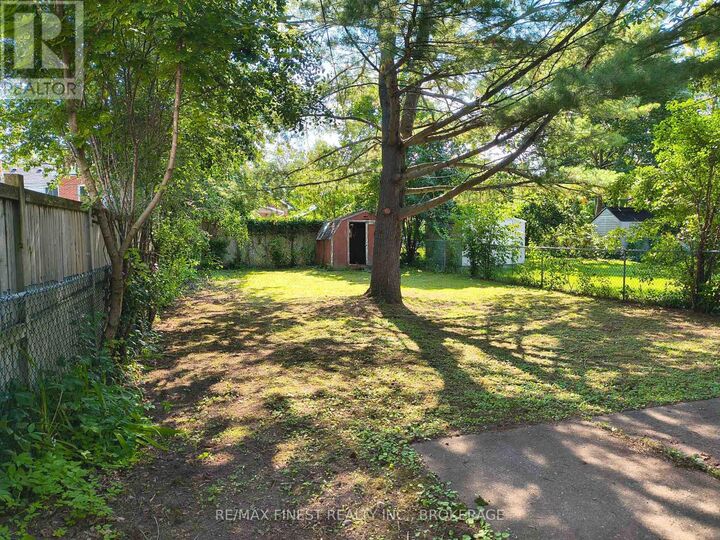 Property Photo:  309 College Street  ON K7L 4M3 
