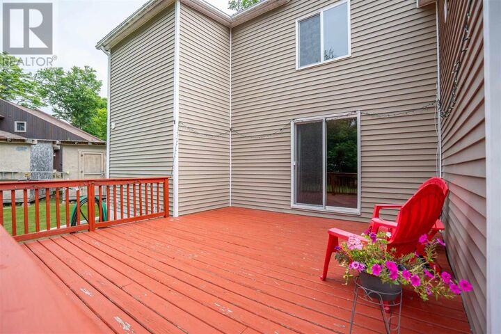 Photo de la propriété:  296 Old Garden River Rd  ON P6B 5A6 