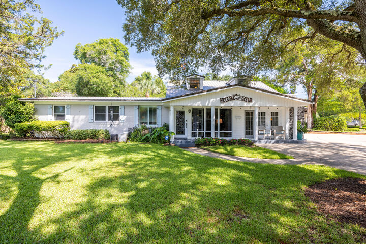 Property Photo: 2 NE Bay Drive FL 32548