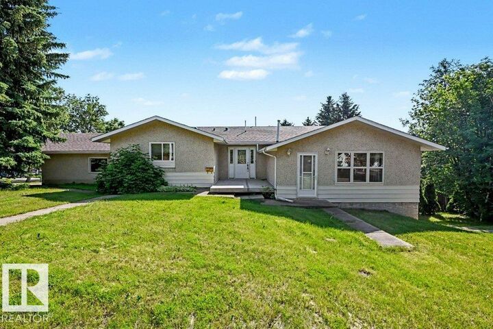 Property Photo: 26 Louisbourg Place AB T8N 4L5