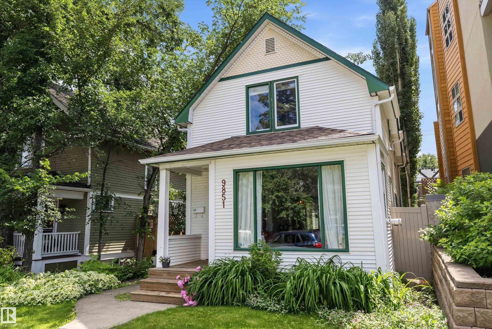 Property Photo: 9851 86 Avenue NW AB T6E 2L5