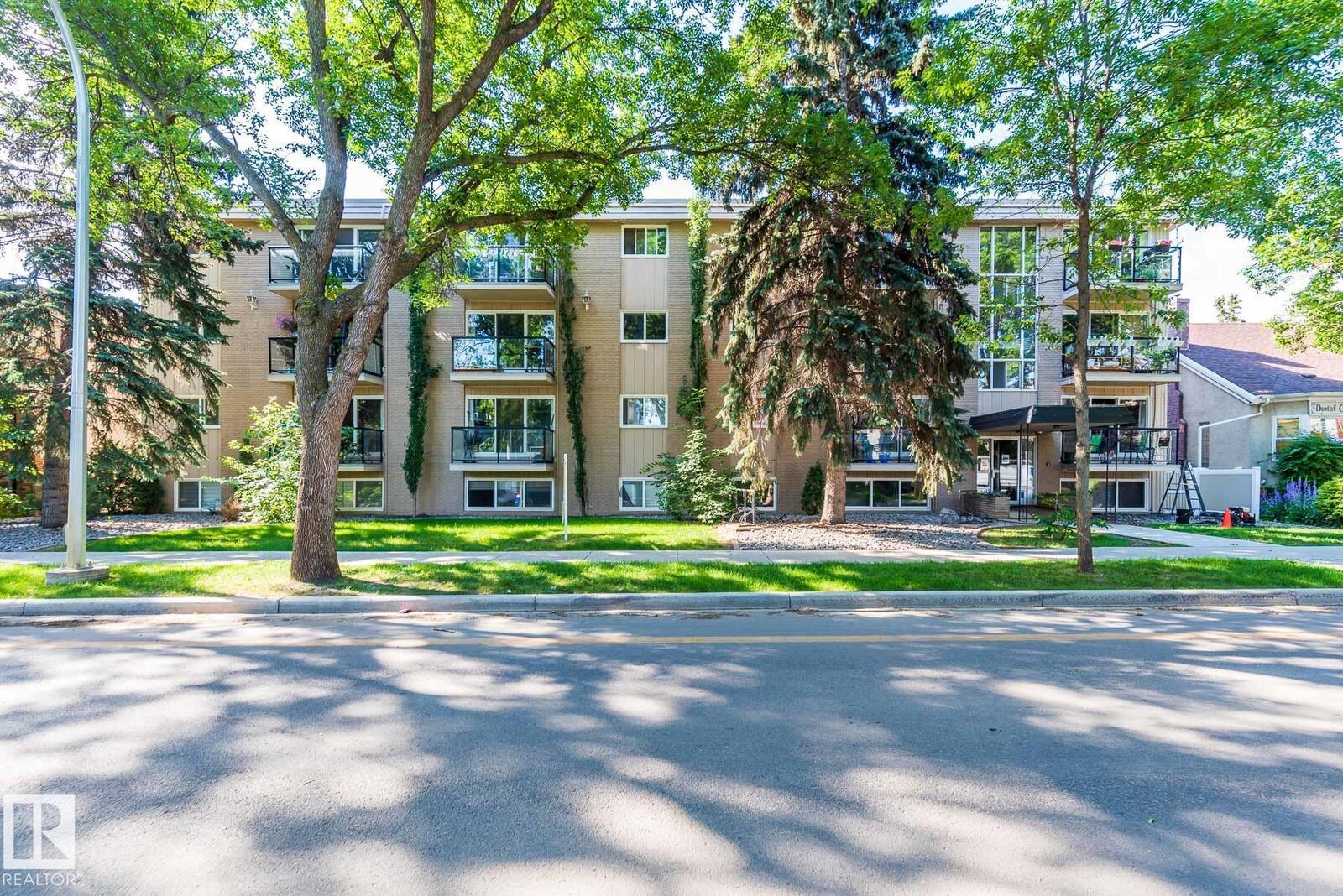 Property Photo:  10633 81 Avenue NW 204  AB T6E 1Y1 