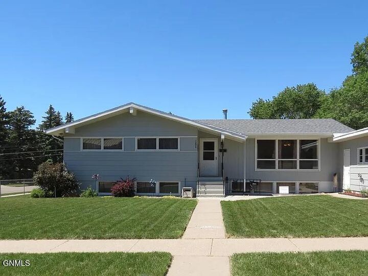 Property Photo: 1204 19th Street ND 58501