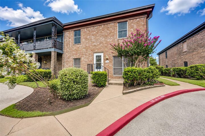 Property Photo:  830 Threadneedle Street 224  TX 77079 