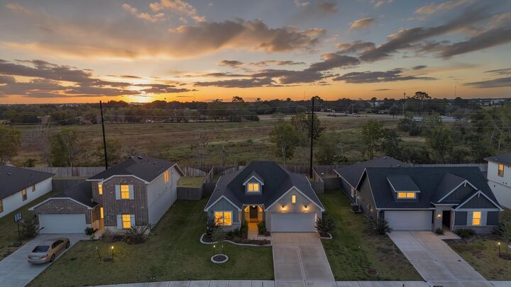 Property Photo: 2804 Willow Gulch Way TX 77469