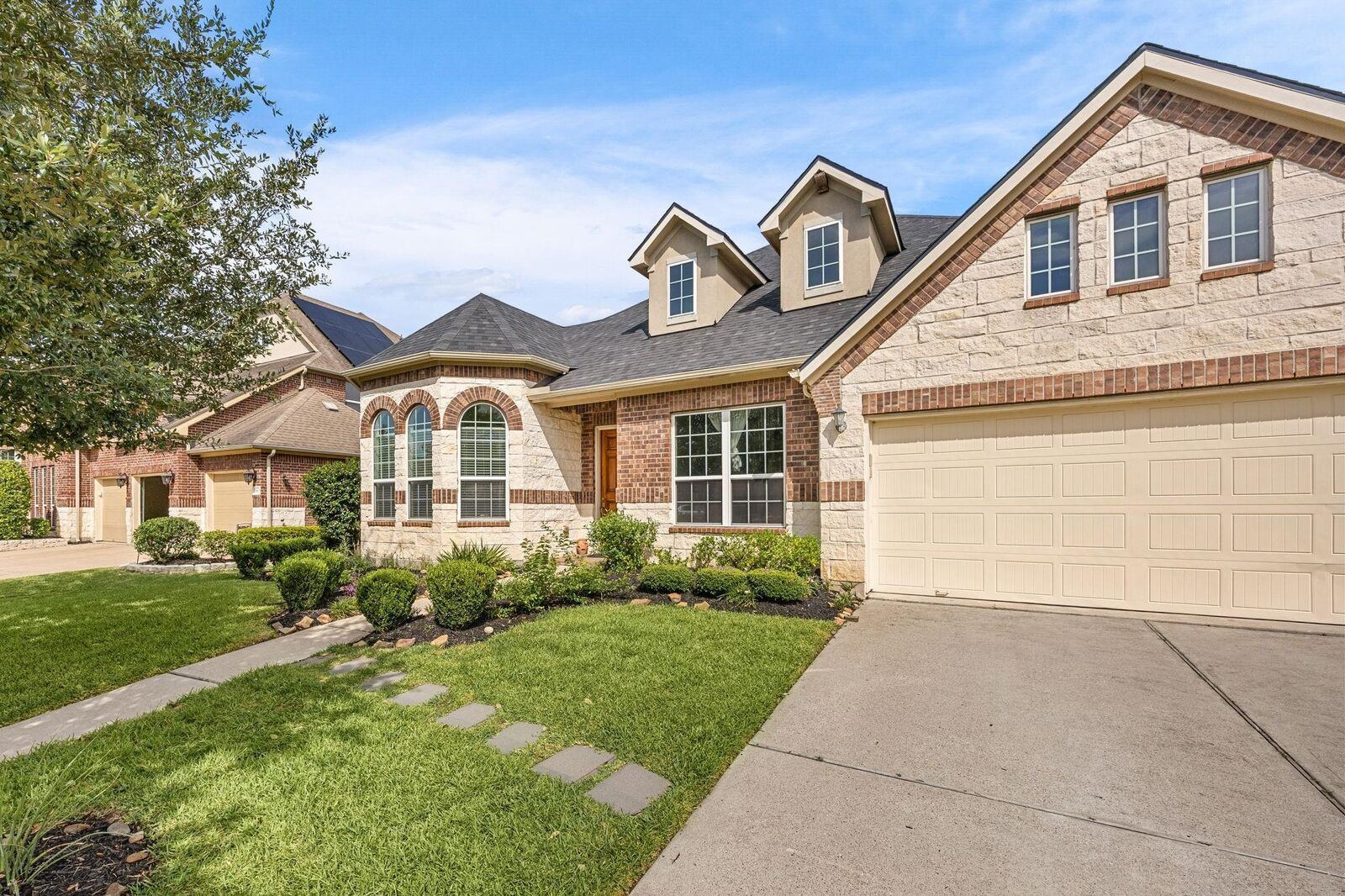Property Photo: 25819 Oakwood Knoll Drive TX 77494