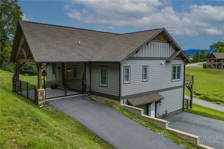 Property Photo:  726 Silver Springs Drive  NC 28604 