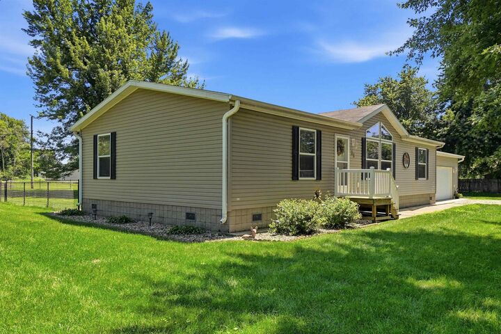 Property Photo:  35 12th Ave NW  IA 50662 