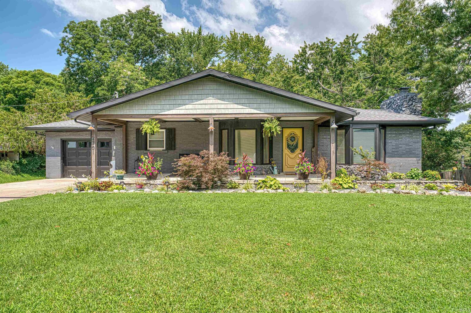 Property Photo:  2701 W Mill Road  IN 47720-1127 