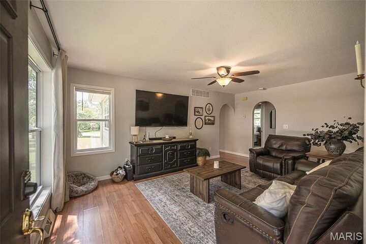 Property Photo: 701 E Pear Avenue MO 65066