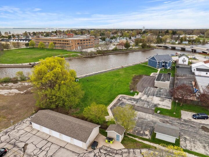 Property Photo: 1609 16th St WI 54241