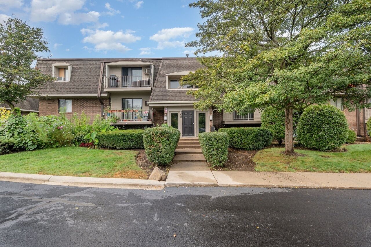 Property Photo: 208 E Bailey Road H IL 60565
