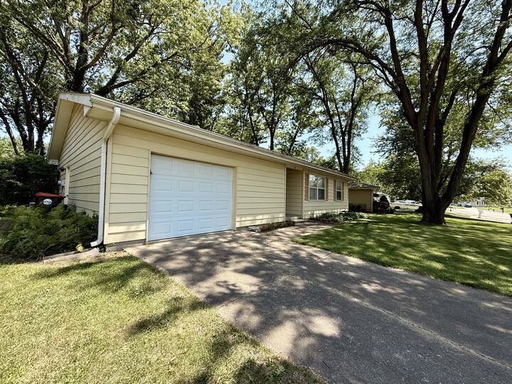 Property Photo:  14 Bradley Court  IL 61727 