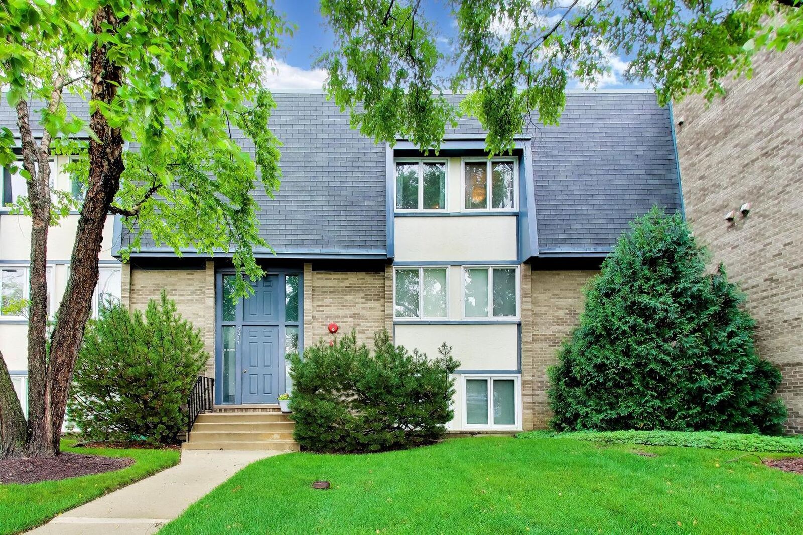 Property Photo: 2017 Ammer Ridge Court 302 IL 60025