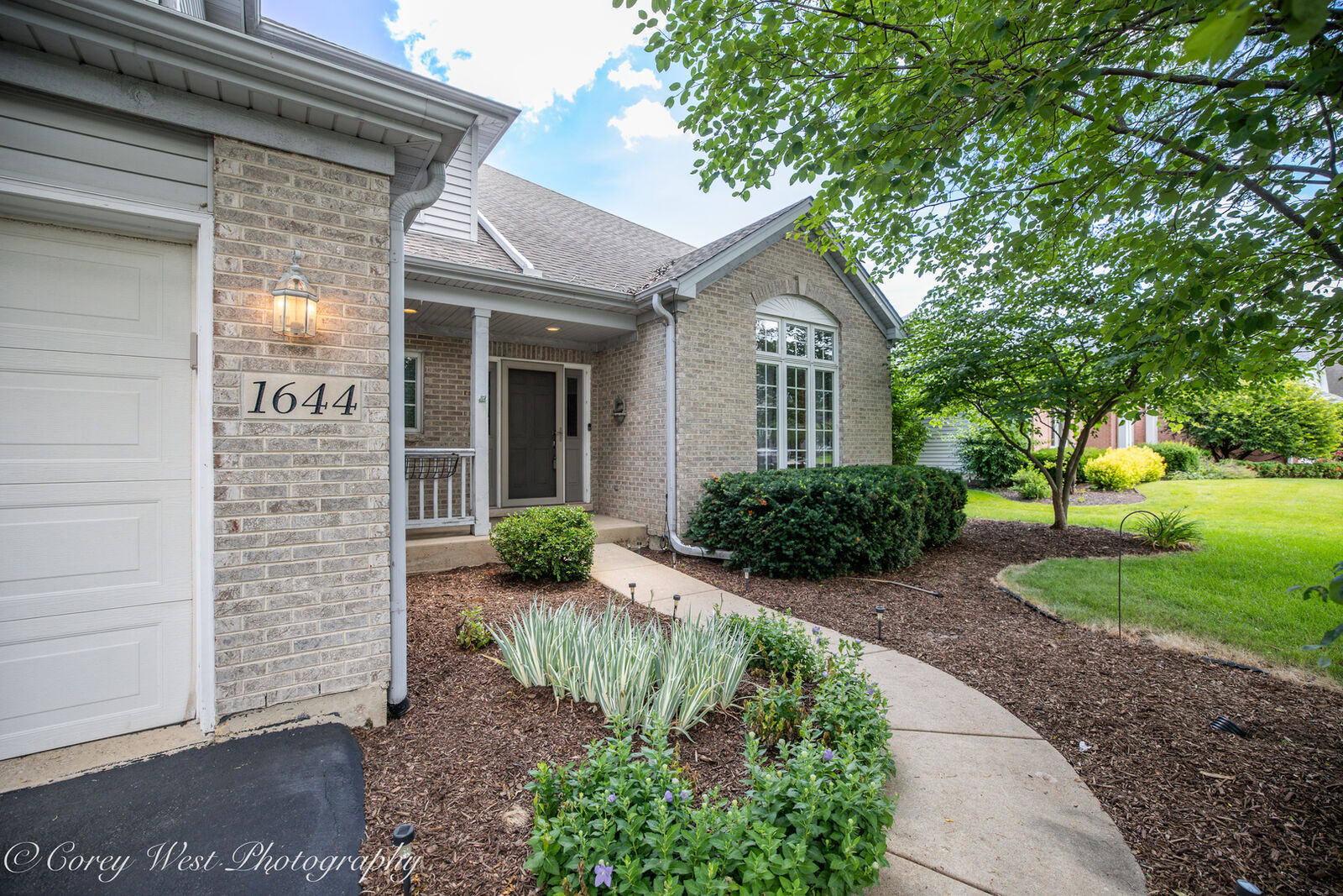 Property Photo: 1644 Derby Drive IL 60510