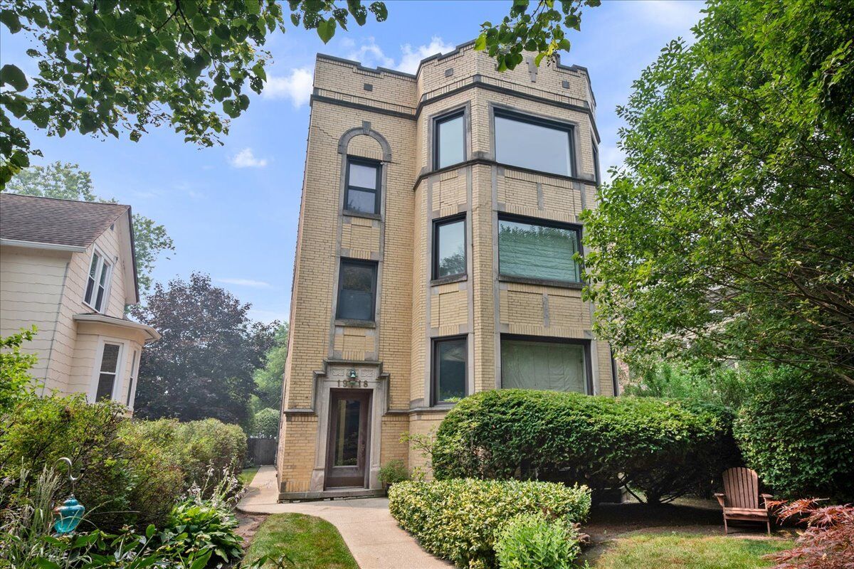 Property Photo:  1918 Colfax Street 3  IL 60201 