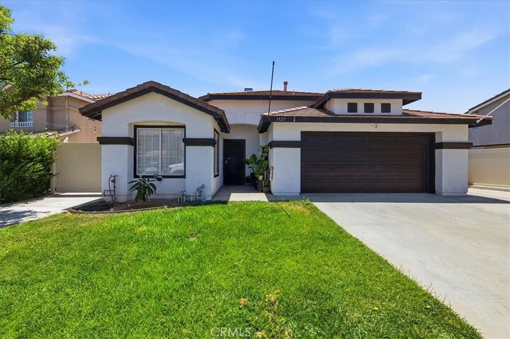Property Photo: 1327 Carriage Lane CA 92571