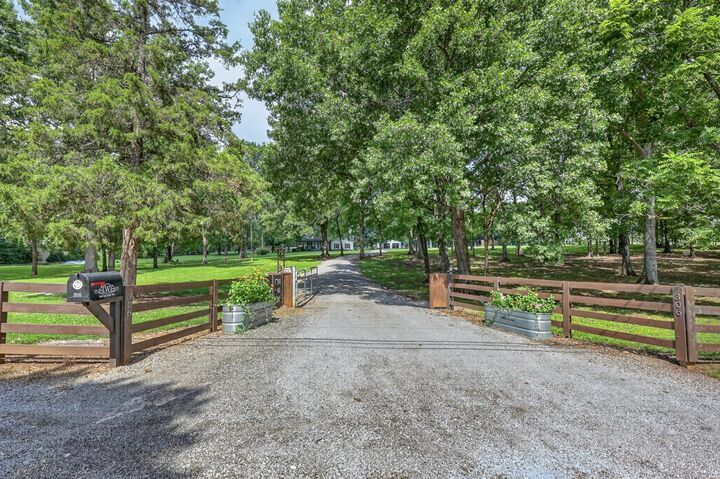 Property Photo: 306 Quarry Rd TN 37122