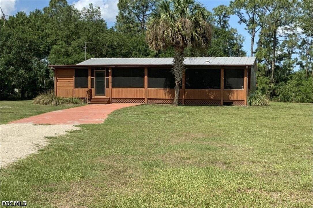 Property Photo: 425 Tanner Road FL 33930
