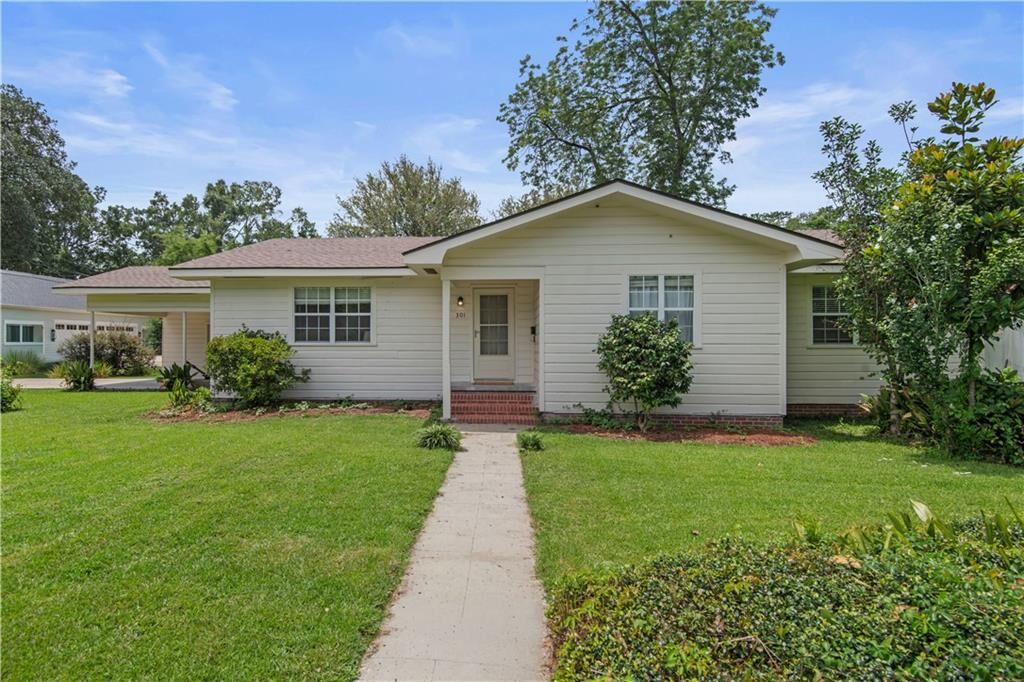 Property Photo: 301 W 19th Avenue LA 70433