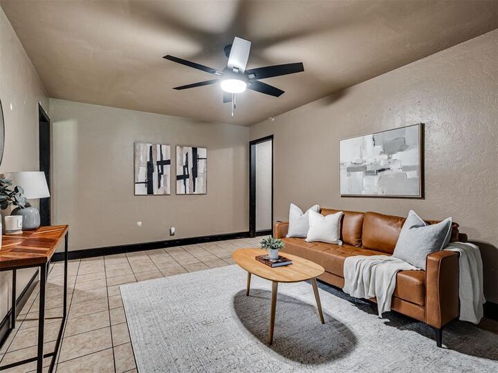 Property Photo: 640 W Perry Drive OK 73064