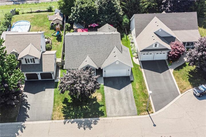 Property Photo: 26 Maplewood Court ON N1A 3G8