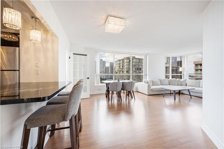 Property Photo:  55 Elm Drive W 2204  ON L5B 3Z3 