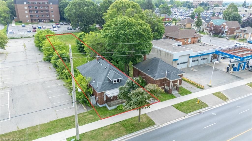 Property Photo: 341 St Paul Avenue ON N3R 4N2
