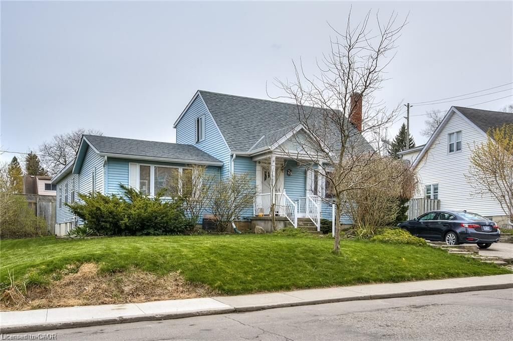 Property Photo:  