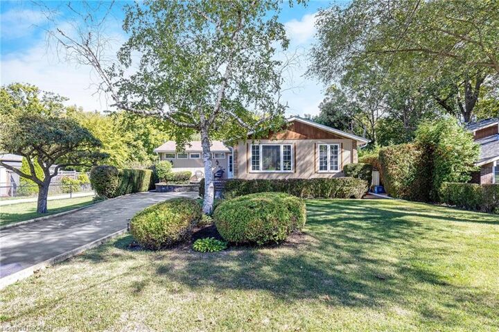 Property Photo:  