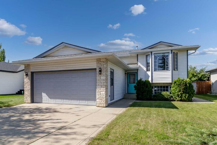 Property Photo: 10 Kingston Drive AB T4P 3P9