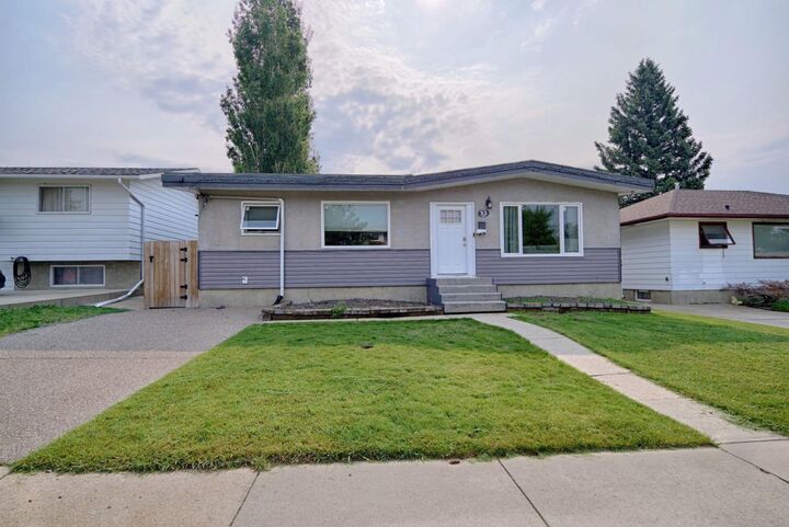 32 Lemoyne Crescent W — photo 1