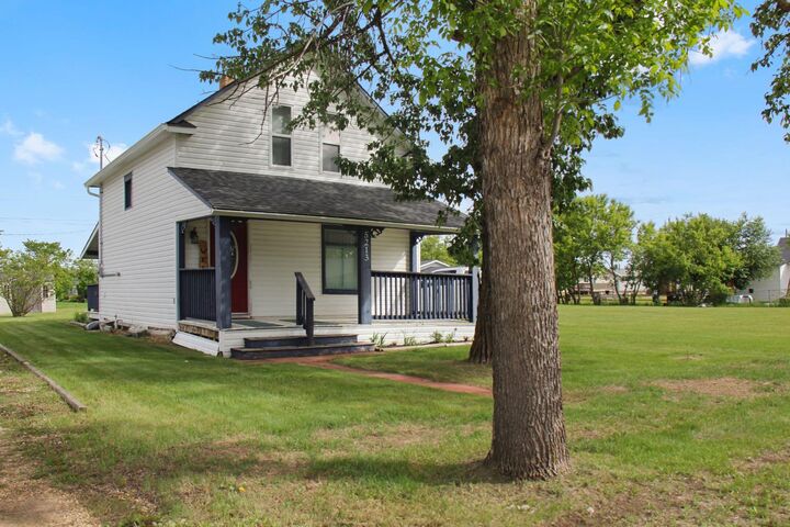 Property Photo:  5213 49 Street  AB T0B 0G3 