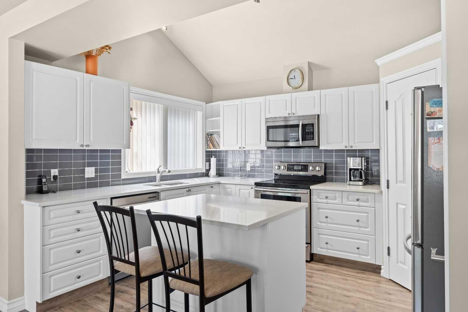 Property Photo: 405 32 Avenue NW 301 AB T2K 0Z5
