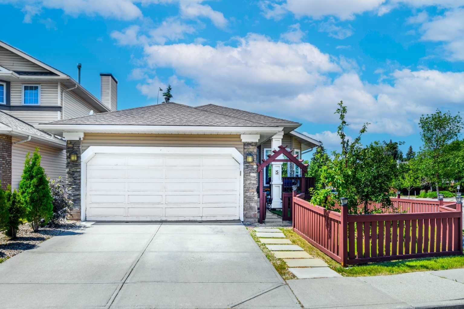 Property Photo: 5 Citadel Hills Circle NW AB T3G 3V4