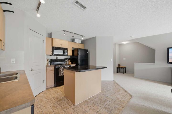 Property Photo:  18 Auburn Bay Common SE  AB T3M 0M3 