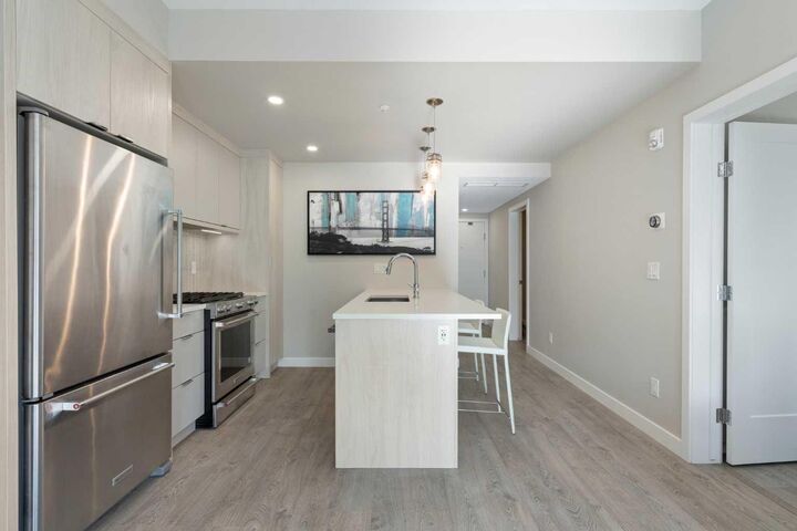 Property Photo:  3375 15 Street SW 202  AB T2T 4A2 