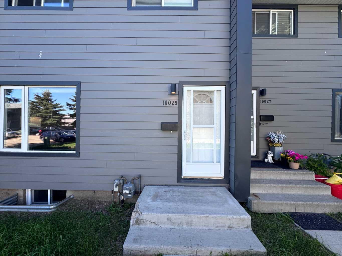Property Photo:  10029 80 Avenue  AB T8V 4G2 