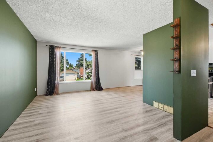 Property Photo:  17 Gordon Street  AB T4P 2L6 